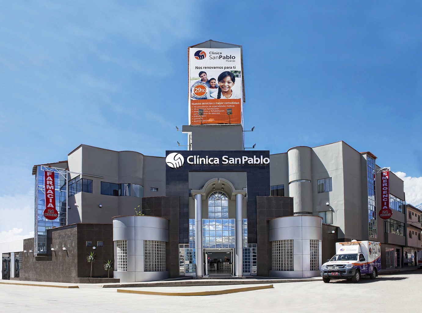 Fachada exterior de la Clínica San Pablo Huaraz, institución privada de salud del Grupo San Pablo ubicada en Independencia, Huaraz, Áncash